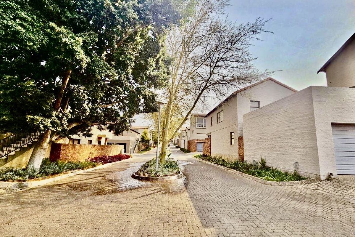 Modern 3-Bedroom Townhouse for Sale in Bronberg, Olympus - Photo 2