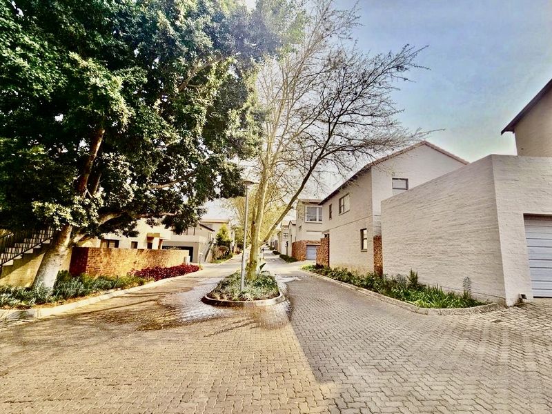 Modern 3-Bedroom Townhouse for Sale in Bronberg, Olympus - Photo 2