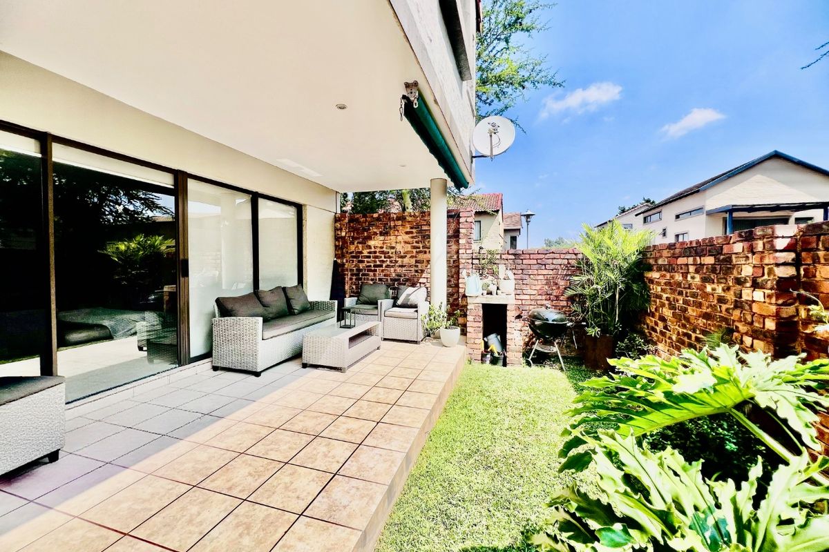 Modern 3-Bedroom Townhouse for Sale in Bronberg, Olympus - Photo 3