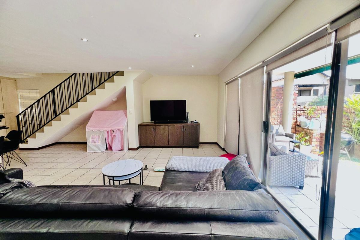 Modern 3-Bedroom Townhouse for Sale in Bronberg, Olympus - Photo 4