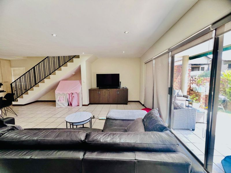 Modern 3-Bedroom Townhouse for Sale in Bronberg, Olympus - Photo 4