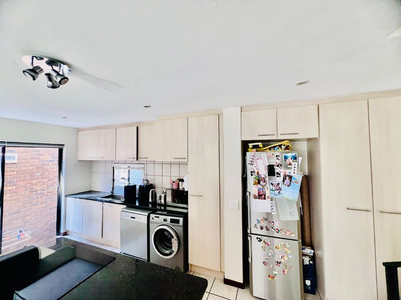 Modern 3-Bedroom Townhouse for Sale in Bronberg, Olympus - Photo 9