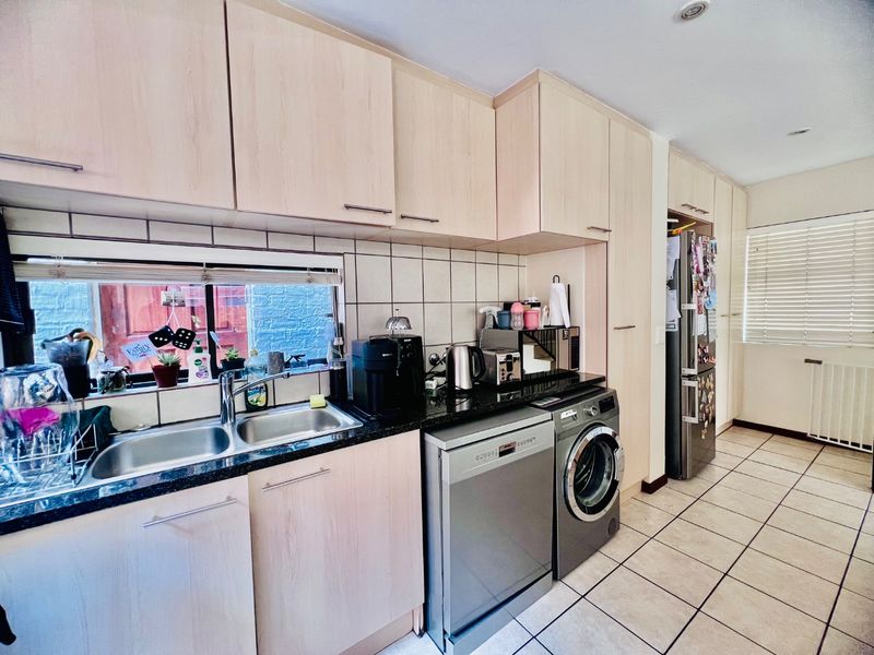 Modern 3-Bedroom Townhouse for Sale in Bronberg, Olympus - Photo 8