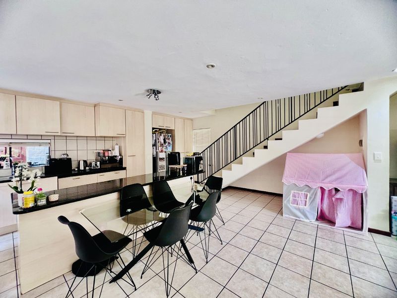 Modern 3-Bedroom Townhouse for Sale in Bronberg, Olympus - Photo 6