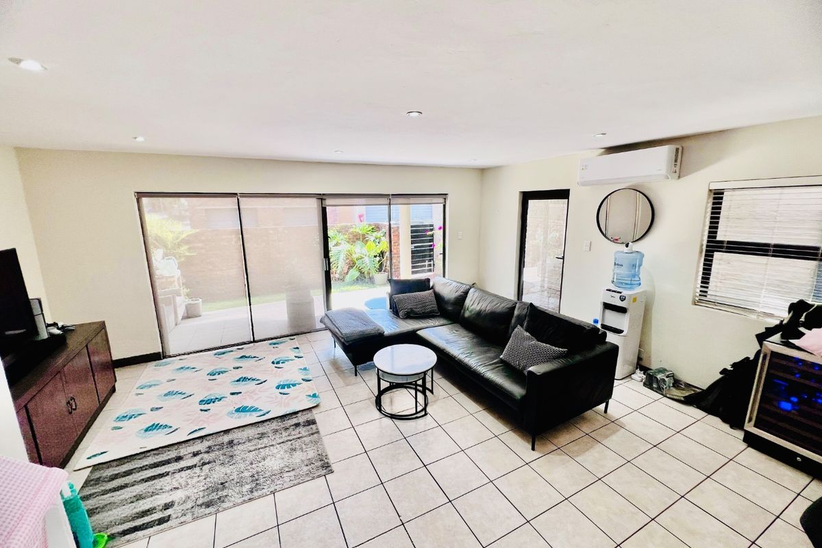 Modern 3-Bedroom Townhouse for Sale in Bronberg, Olympus - Photo 5