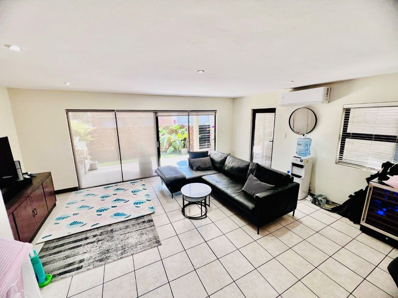 Modern 3-Bedroom Townhouse for Sale in Bronberg, Olympus - Photo 5