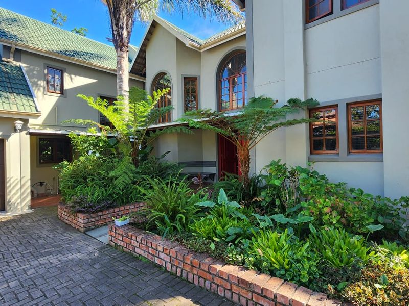 Timeless Elegance Near George Golf Course - Photo 2