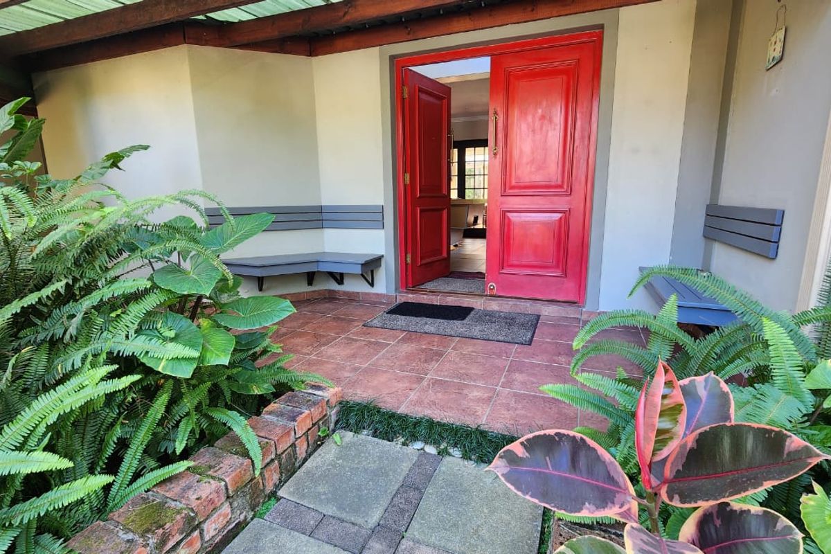 Timeless Elegance Near George Golf Course - Photo 3