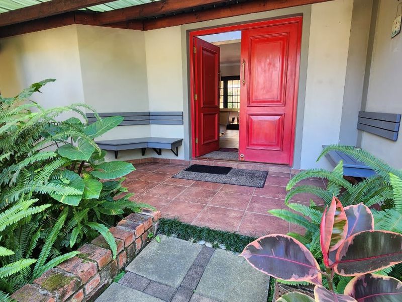 Timeless Elegance Near George Golf Course - Photo 3