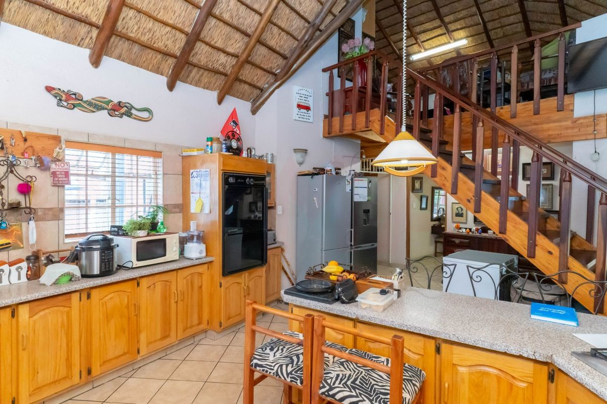 Amazing 3 Bedroom House For Sale!! - Photo 5