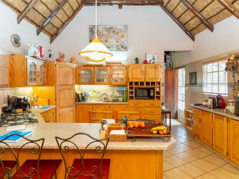 Amazing 3 Bedroom House For Sale!! - Photo 4