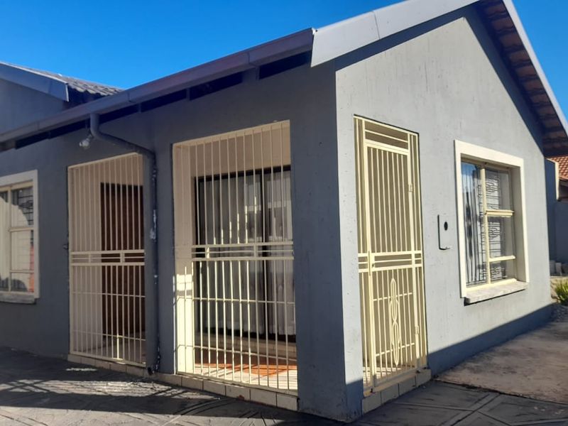 Property for Sale: Protea North - Photo 3