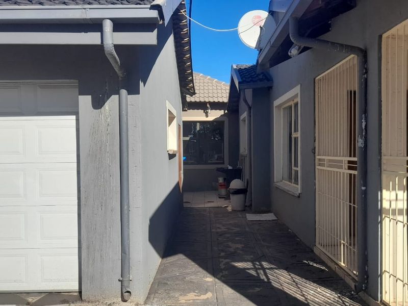 Property for Sale: Protea North - Photo 6