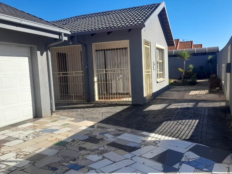 Property for Sale: Protea North - Photo 1