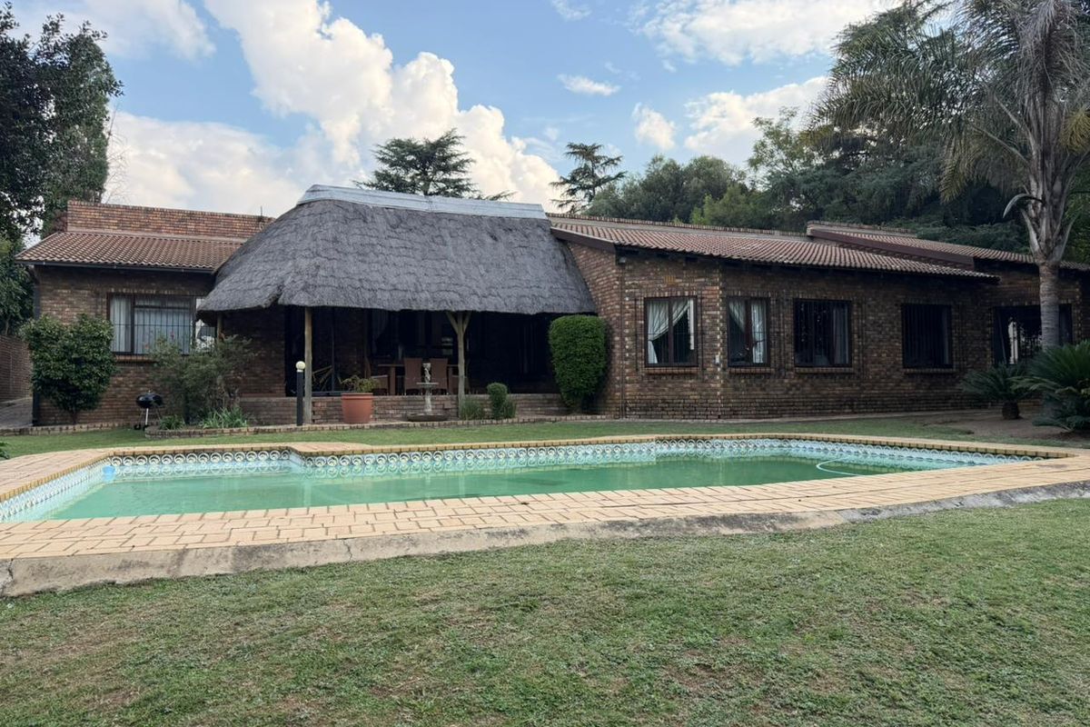 Spacious 4-Bedroom Freestanding Home with Pool & Staff Quarters With Stunning Garden - Photo 2