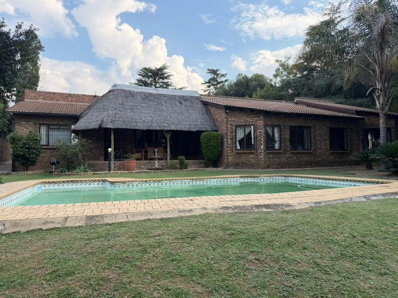 Spacious 4-Bedroom Freestanding Home with Pool & Staff Quarters With Stunning Garden - Photo 2