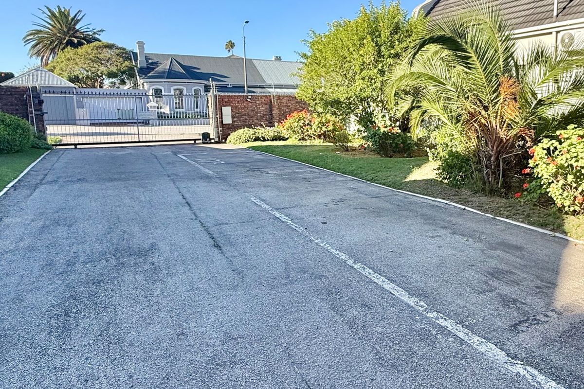 Seaside Views in Richmond Hill Apartment - Photo 3