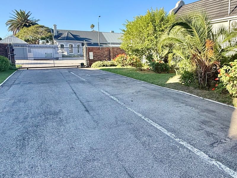 Seaside Views in Richmond Hill Apartment - Photo 3