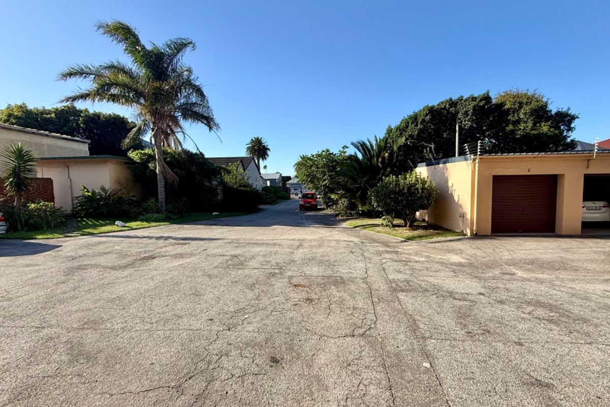 Seaside Views in Richmond Hill Apartment - Photo 5
