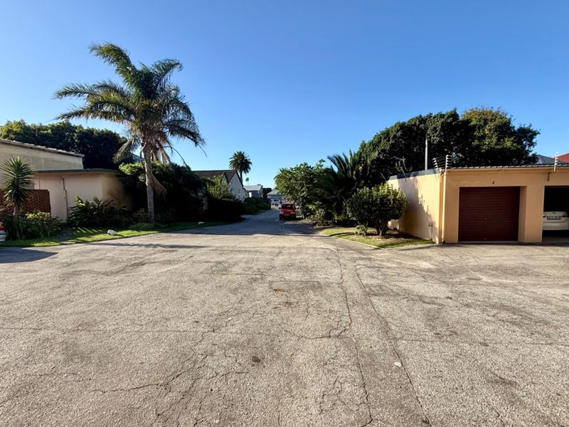 Seaside Views in Richmond Hill Apartment - Photo 5