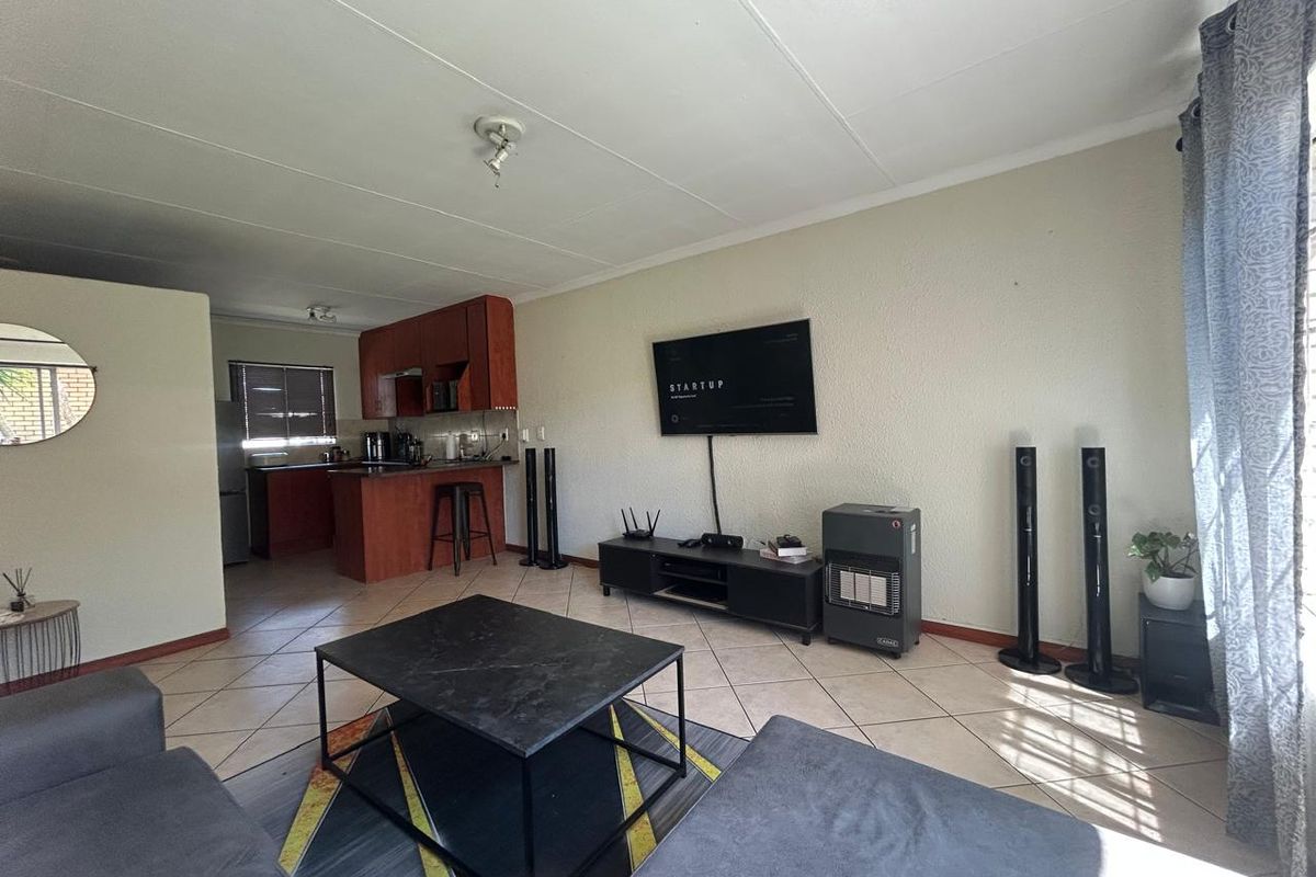 Modern 2-Bedroom Townhouse for Rent in Halfway House Midrand - Photo 5
