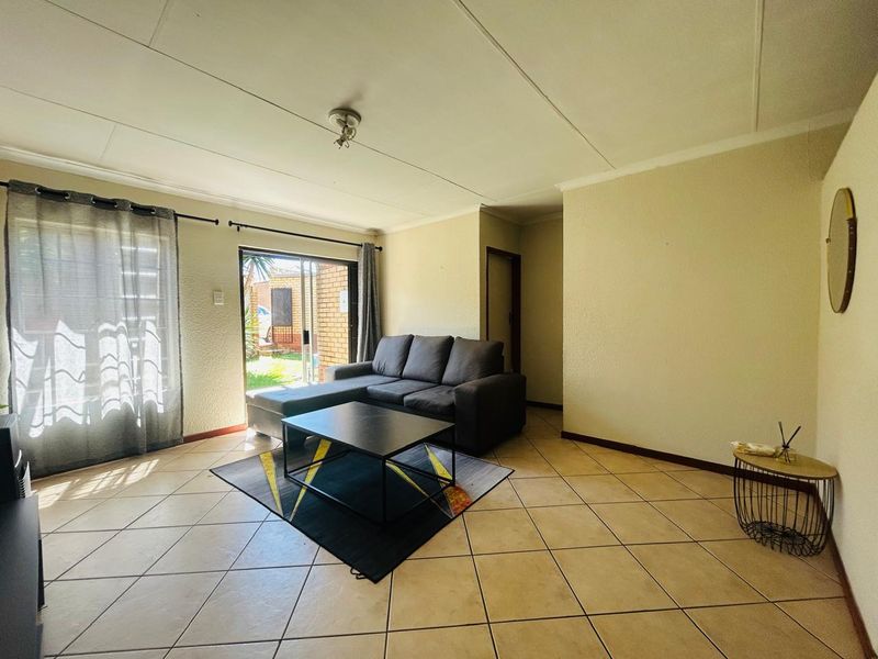 Modern 2-Bedroom Townhouse for Rent in Halfway House Midrand - Photo 9