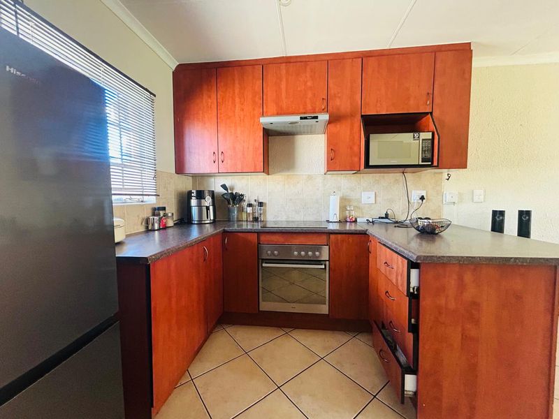 Modern 2-Bedroom Townhouse for Rent in Halfway House Midrand - Photo 2