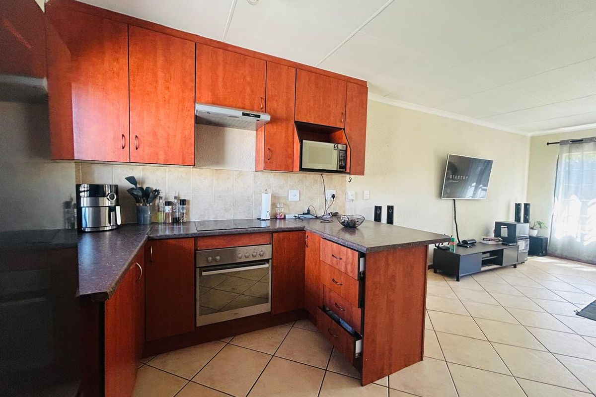 Modern 2-Bedroom Townhouse for Rent in Halfway House Midrand - Photo 4