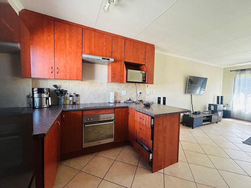 Modern 2-Bedroom Townhouse for Rent in Halfway House Midrand - Photo 4