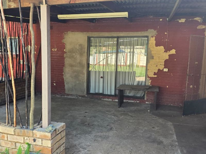 Excellent value in Extension 4. Very neat street. - Photo 9