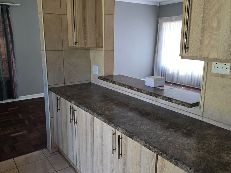 Excellent value in Extension 4. Very neat street. - Photo 7