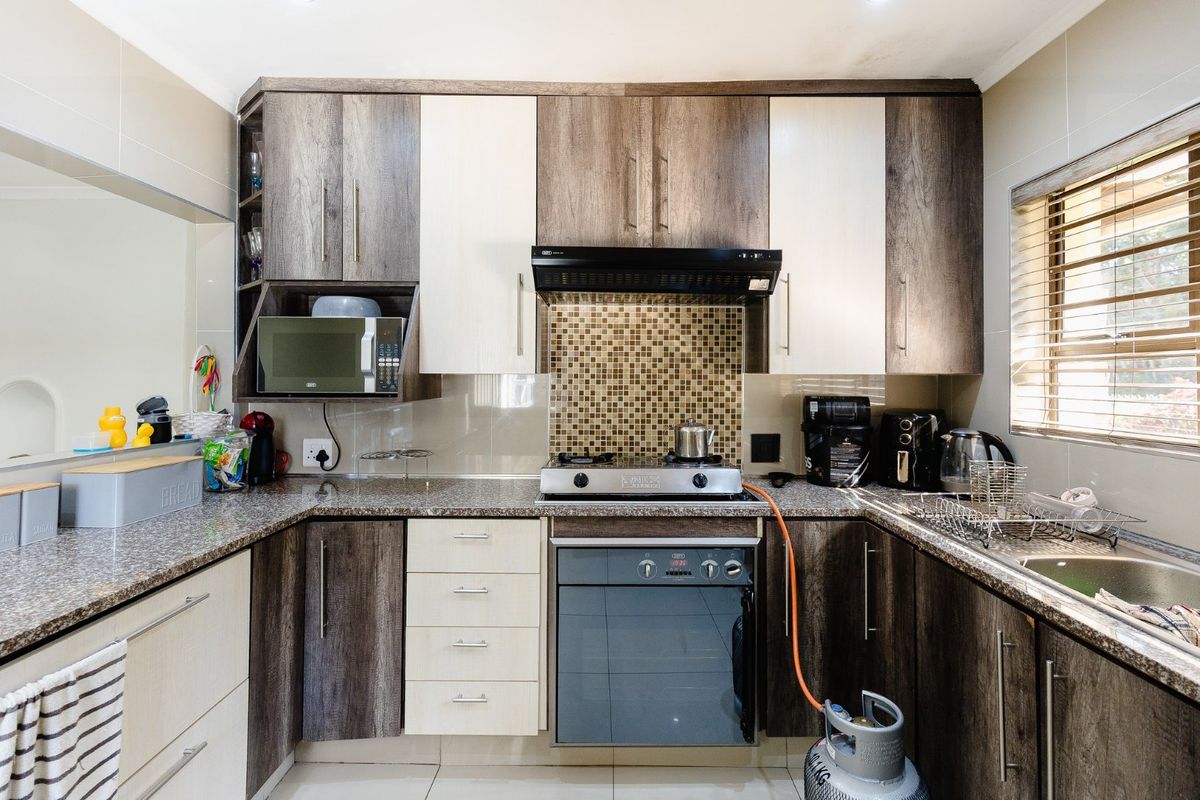 Prime Location - Photo 5