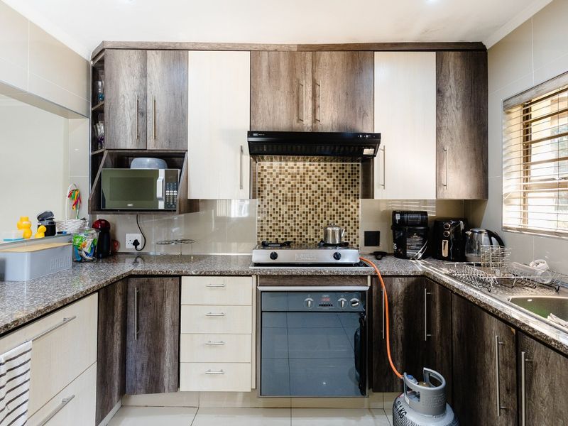 Prime Location - Photo 5