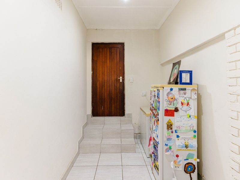 Prime Location - Photo 10