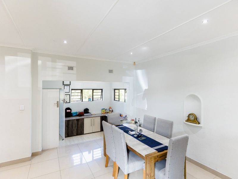 Prime Location - Photo 9