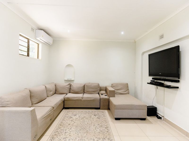 Prime Location - Photo 8