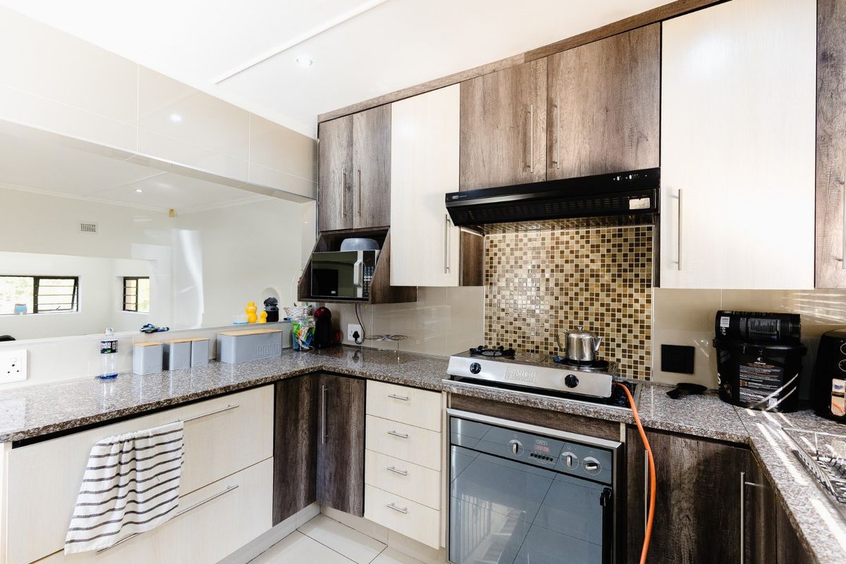 Prime Location - Photo 4