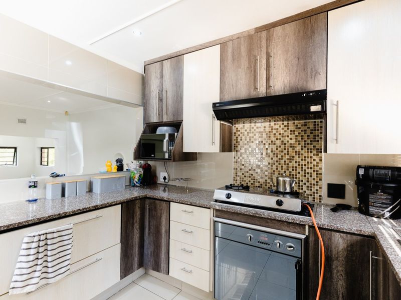 Prime Location - Photo 4