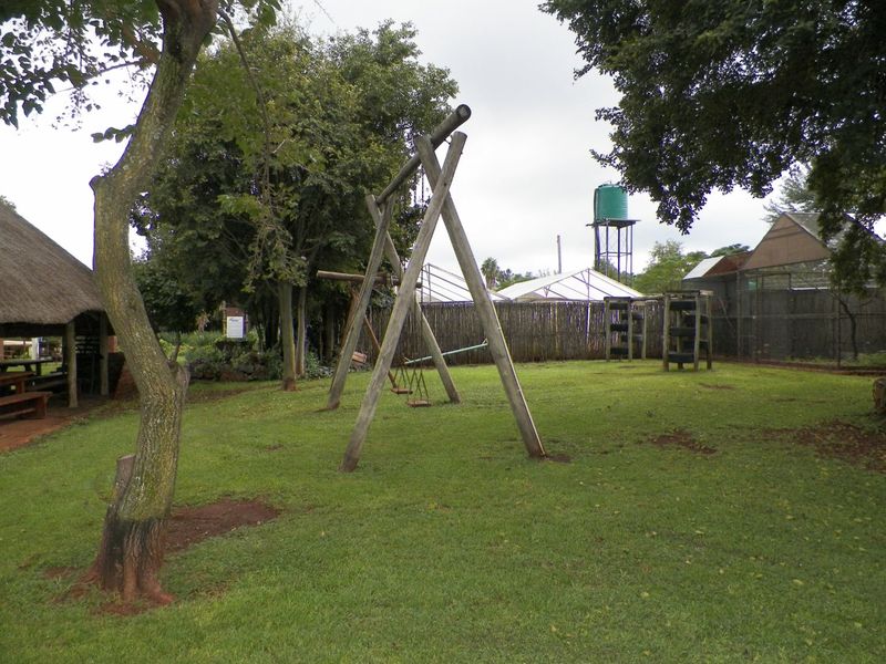 Raslouw - 4 Bedroom house with a 300m2 commercial building with all amenities for any business. - Photo 5