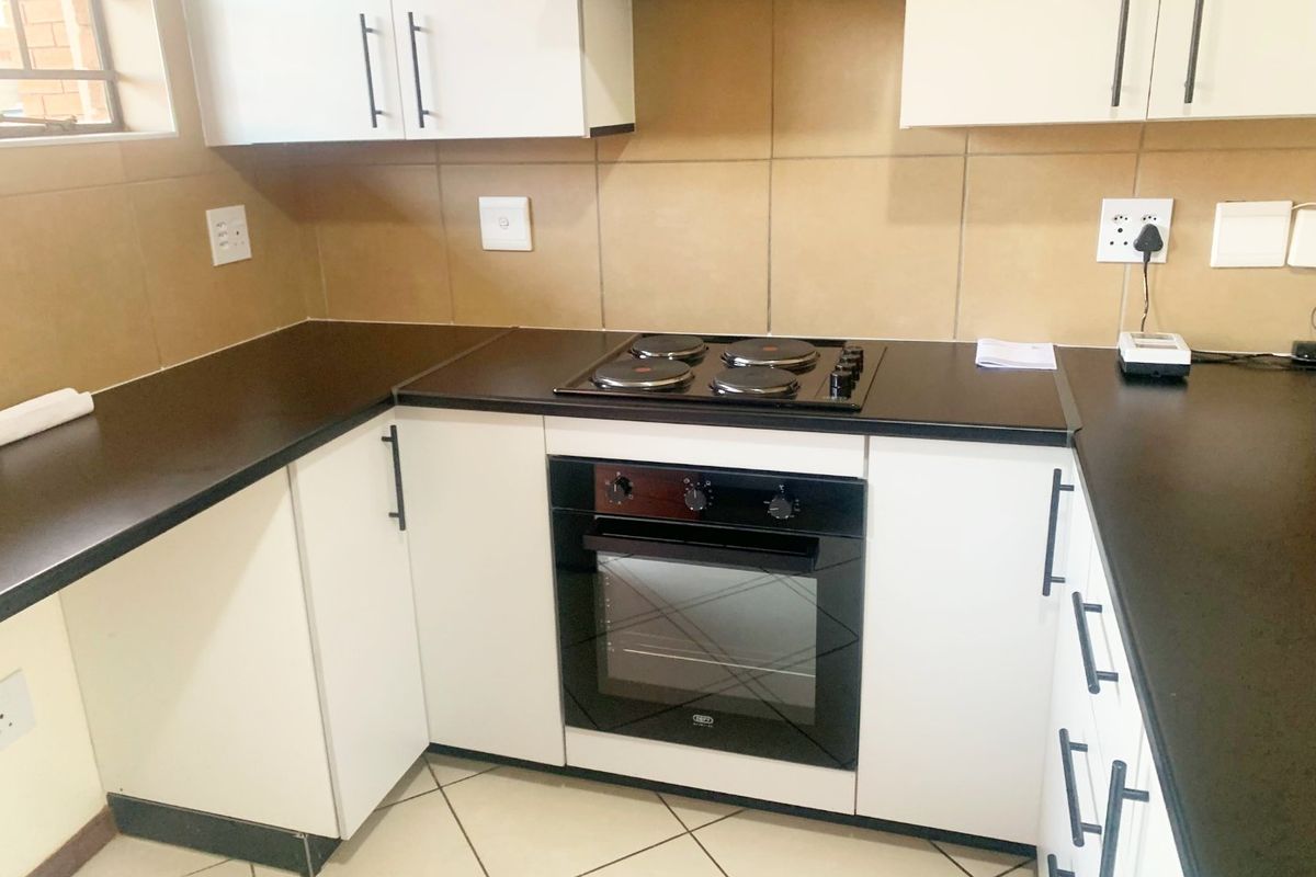 2 Bedroom 1 Bathroom apartment for rent - Photo 2