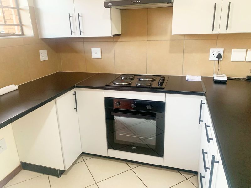 2 Bedroom 1 Bathroom apartment for rent - Photo 2