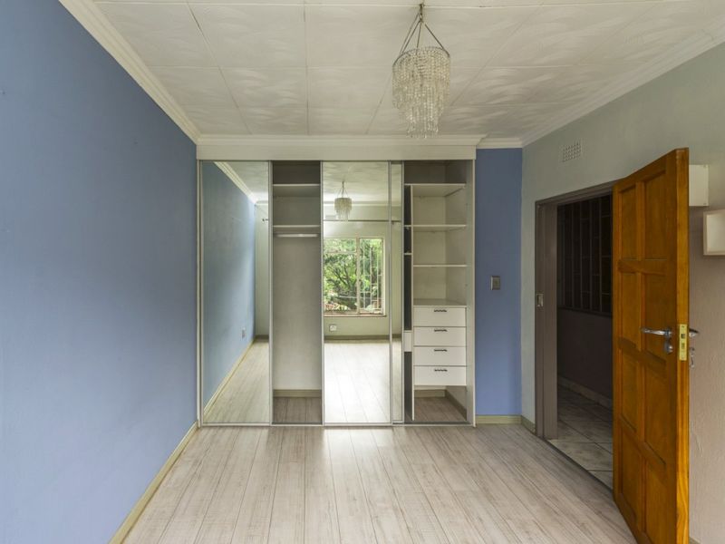 Charming 2-Bedroom Home with Garden, Pub & Entertainment Features! - Photo 10