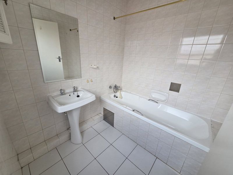 Spacious 3-Bedroom Townhouse with Balcony Braai & Great Lifestyle Features! - Photo 9