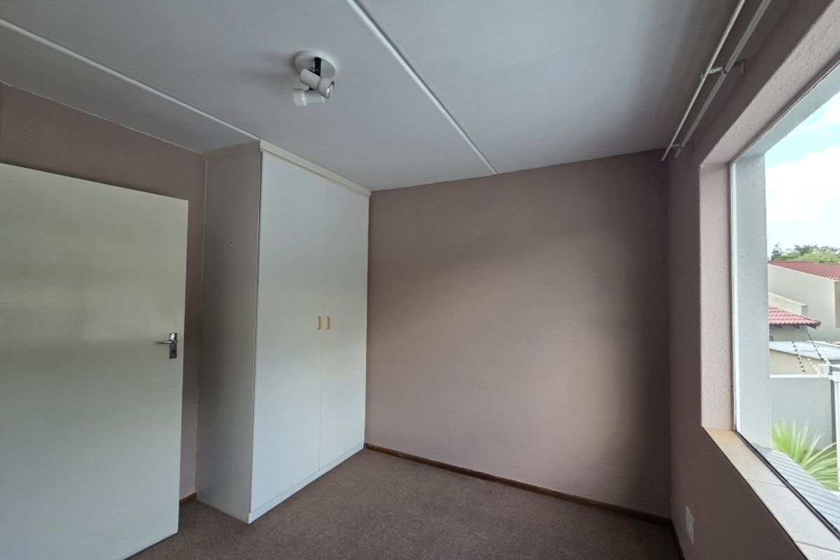 Spacious 3-Bedroom Townhouse with Balcony Braai & Great Lifestyle Features! - Photo 3