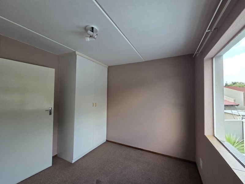 Spacious 3-Bedroom Townhouse with Balcony Braai & Great Lifestyle Features! - Photo 3