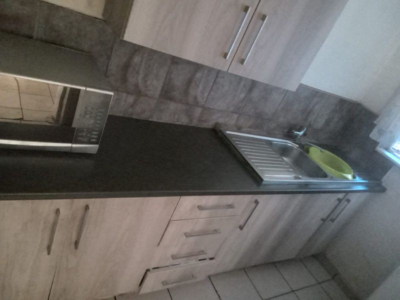 Perfect for first-time Investors Apartment - Photo 4