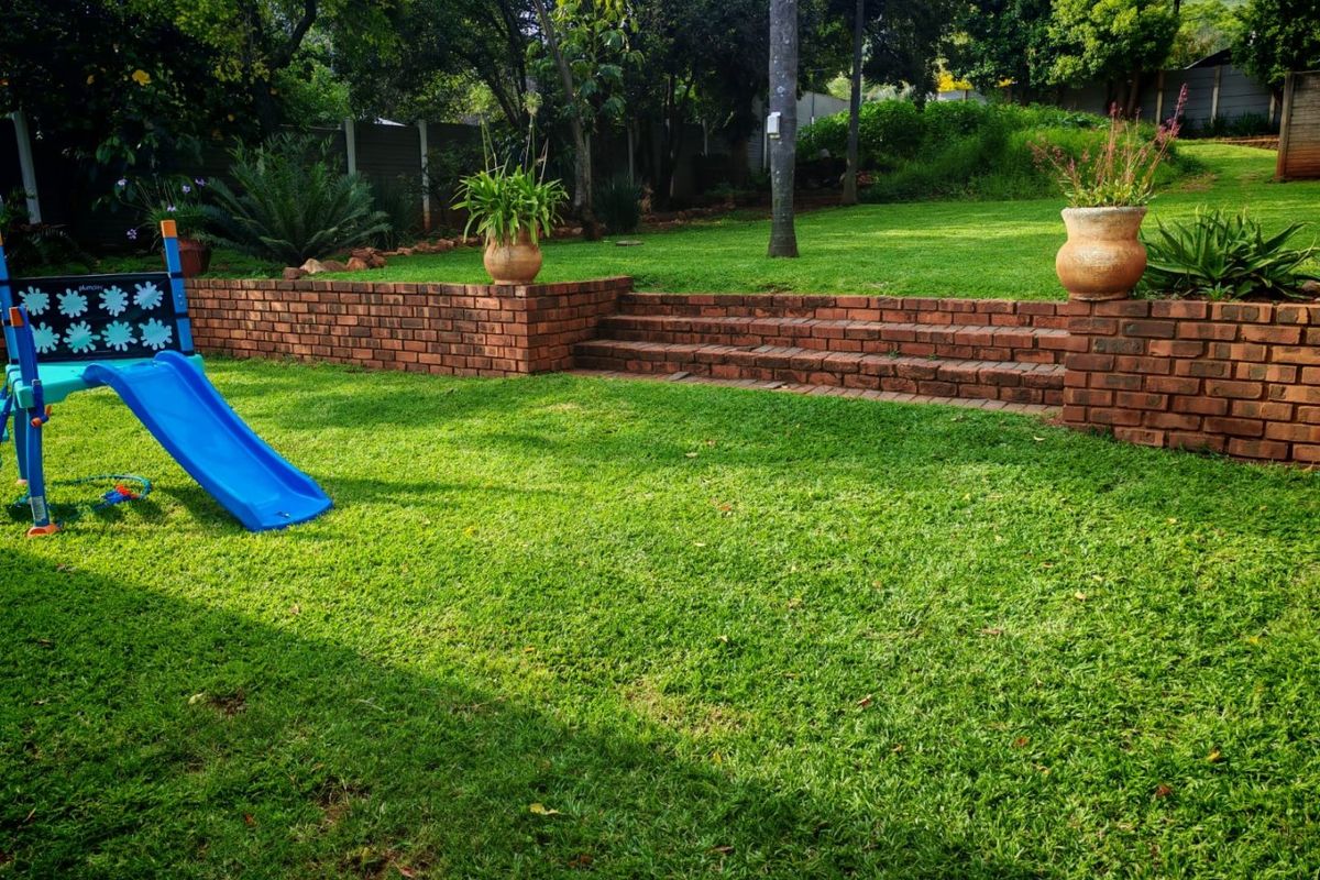 Stunning 4-Bedroom Family Home with Pool & Entertainment Areas – in  Mountain view For Sale - Photo 3