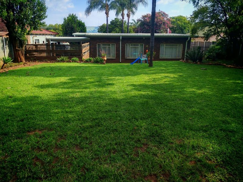 Stunning 4-Bedroom Family Home with Pool & Entertainment Areas – in  Mountain view For Sale - Photo 7