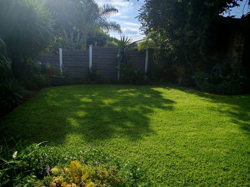 Stunning 4-Bedroom Family Home with Pool & Entertainment Areas – in  Mountain view For Sale - Photo 8