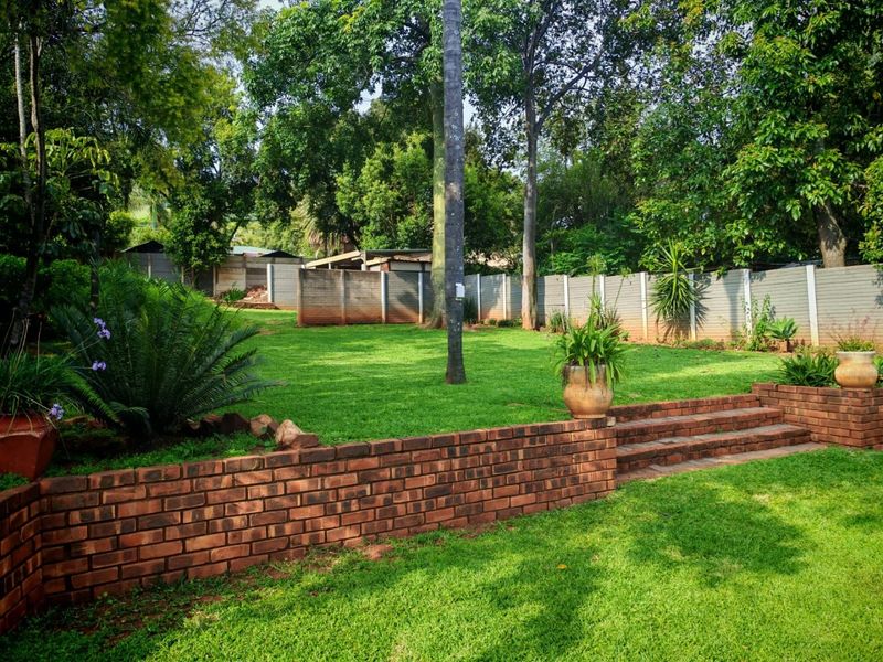 Stunning 4-Bedroom Family Home with swimming pool in  Mountain view  - Photo 6